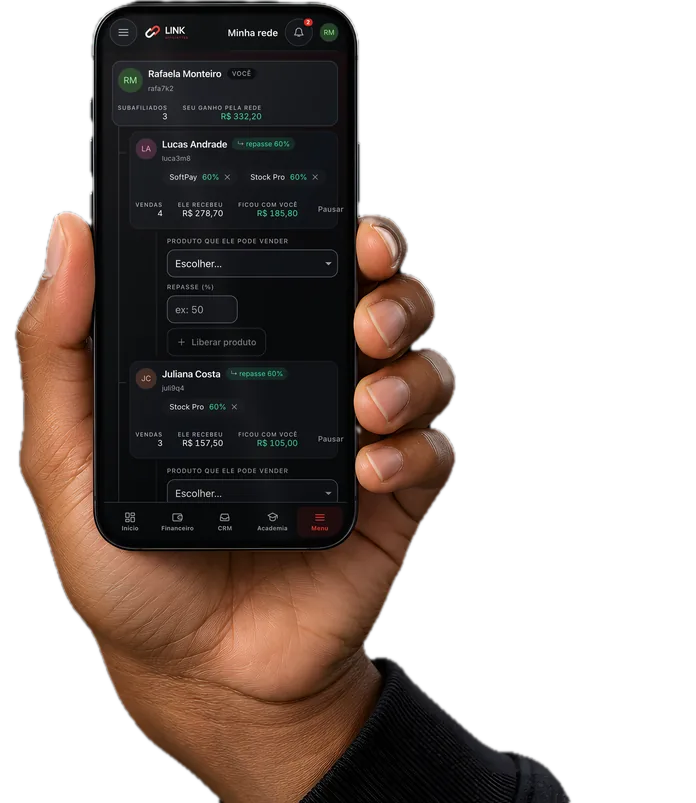 Mão segurando o celular com a tela Minha rede: os subafiliados, o repasse de cada produto e o que ficou com você, numa conta de demonstração